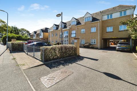 2 bedroom flat for sale, Grenfell Avenue, Hornchurch, RM12