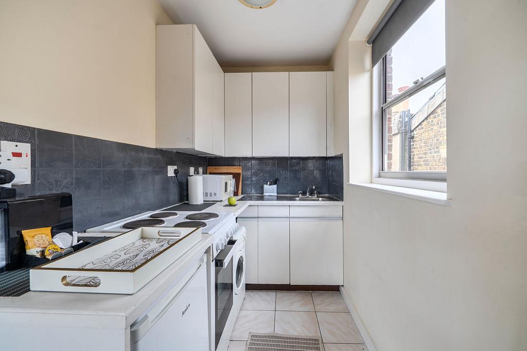 Apartment in London - View 3