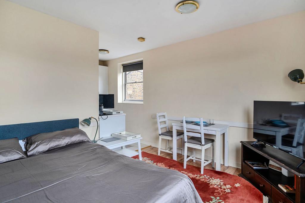 Apartment in London - View 5
