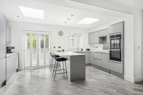 4 bedroom semi-detached house for sale, Wolsey Road, Sunbury-on-thames, Surrey, TW16
