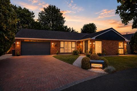 4 bedroom detached bungalow for sale, The Coppice, Cuddington