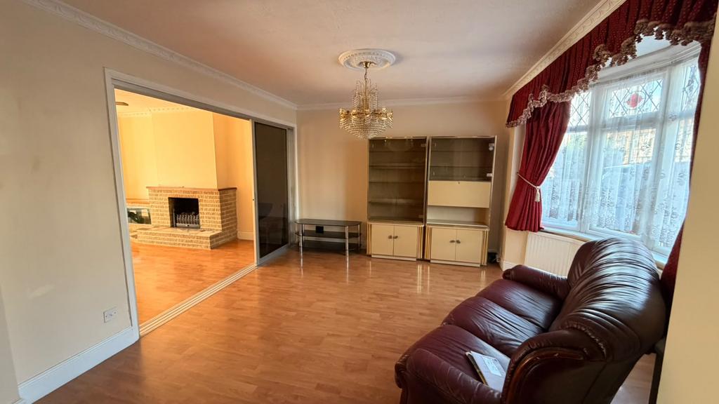 House in WOODFORD GREEN - View 2