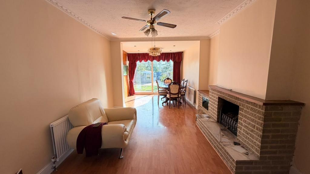 House in WOODFORD GREEN - View 3