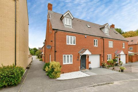 4 bedroom semi-detached house for sale, Snowdonia Way, Stevenage, Hertfordshire, SG1