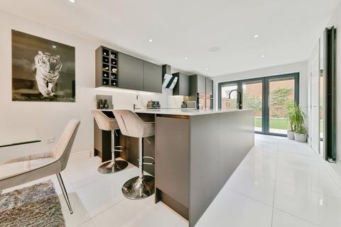 4 bedroom semi-detached house for sale, Snowdonia Way, Stevenage, Hertfordshire, SG1