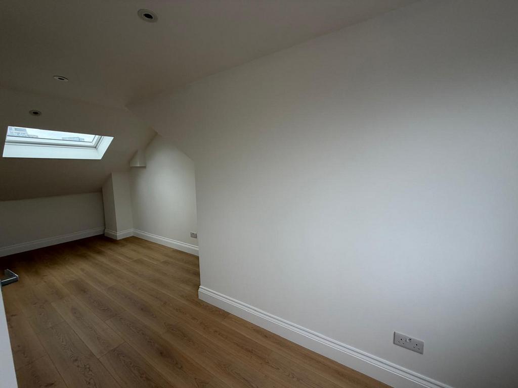 Apartment in Croydon - View 2
