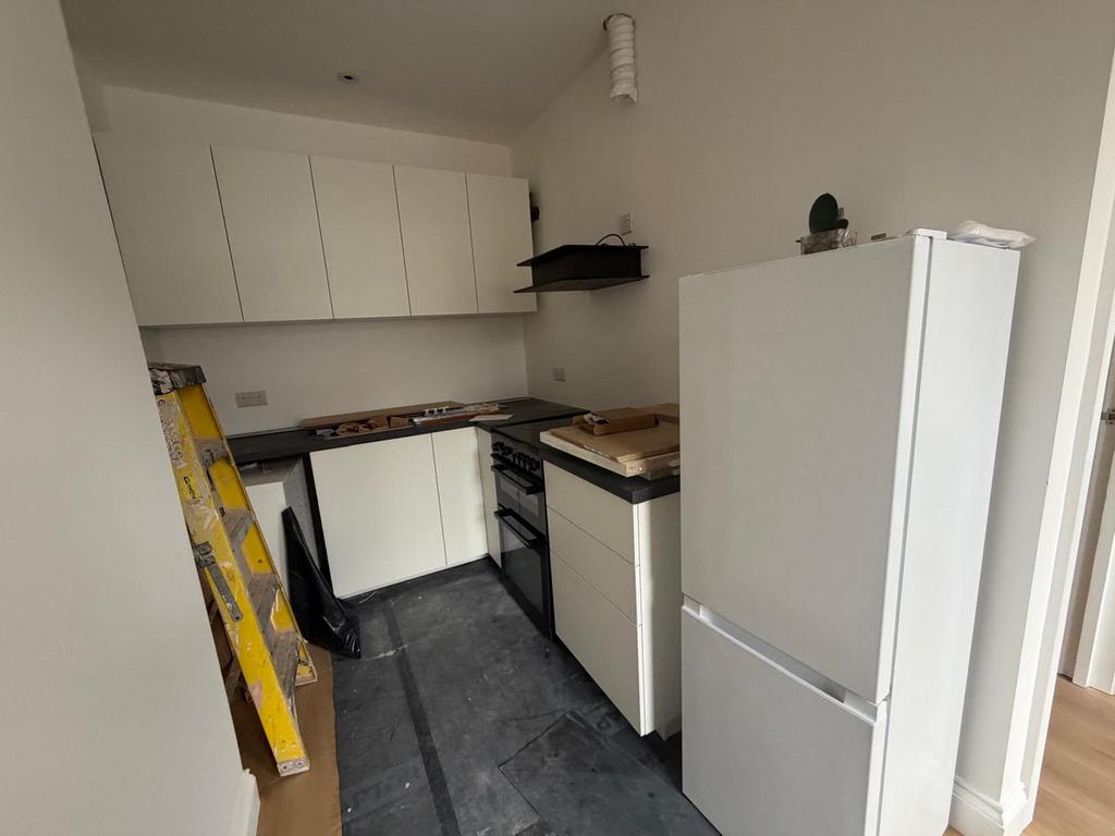 Apartment in Croydon - More