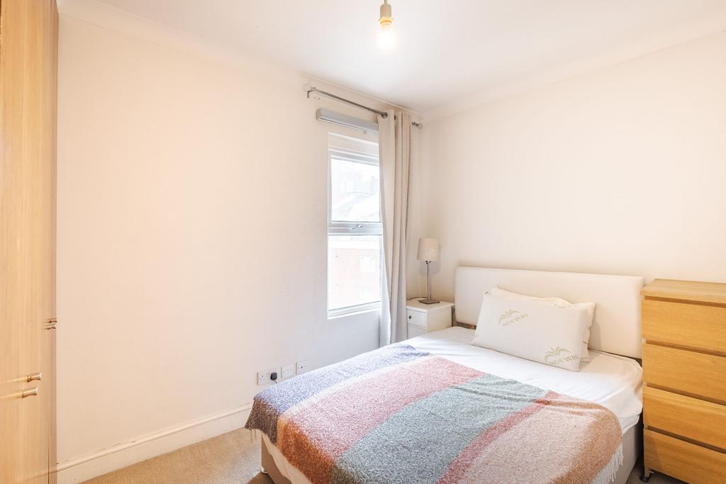 Apartment in London - More