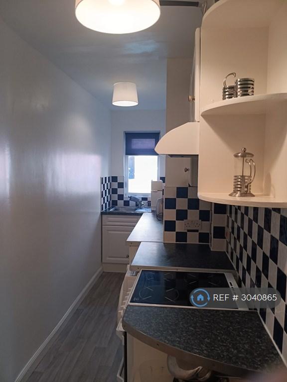 Apartment in Edinburgh, Leith Central - View 2