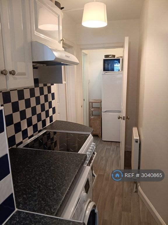 Apartment in Edinburgh, Leith Central - View 3