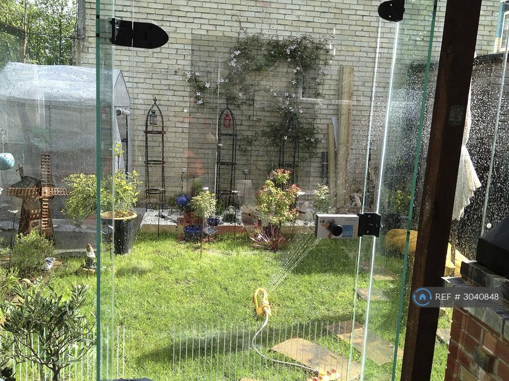 House in London - View 2