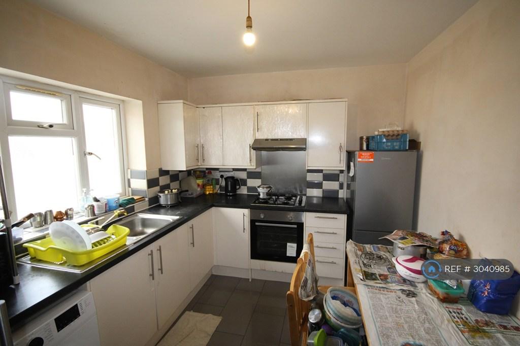Apartment in Wembley - View 2