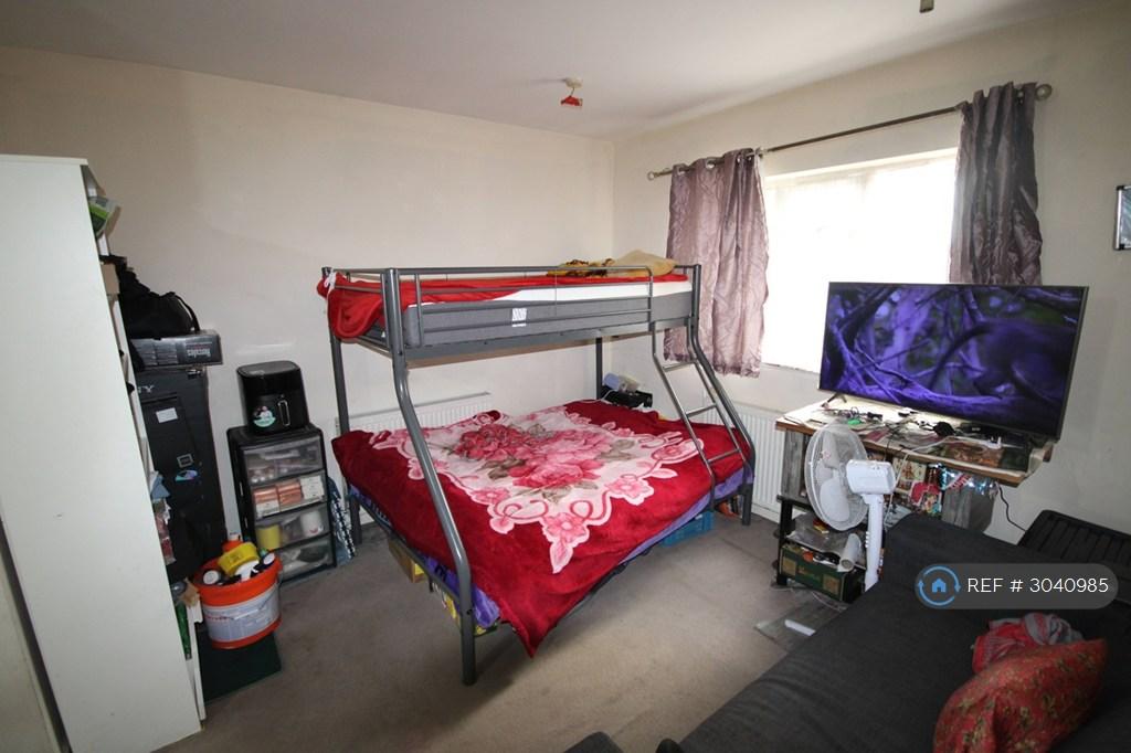 Apartment in Wembley - View 3