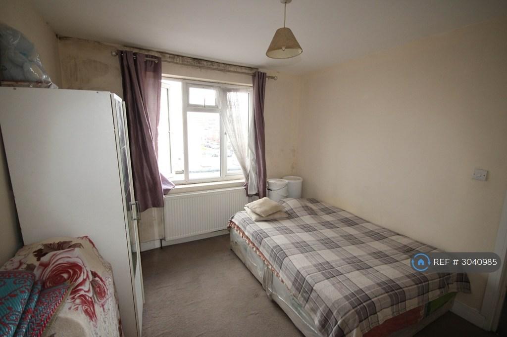 Apartment in Wembley - View 4