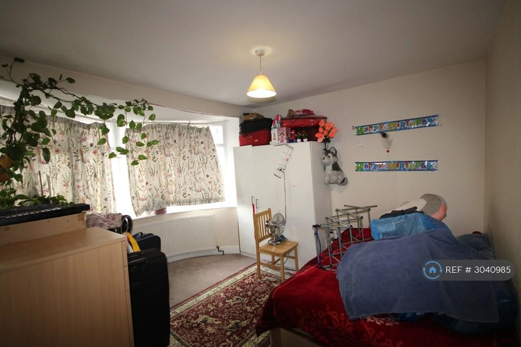 Apartment in Wembley - View 5