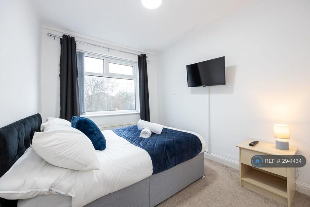 House in Oldham, Greater Manchester - View 2