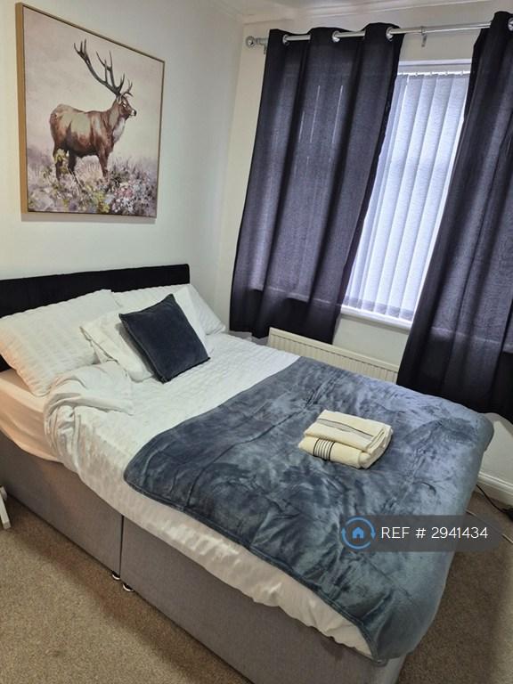 House in Oldham, Greater Manchester - View 3
