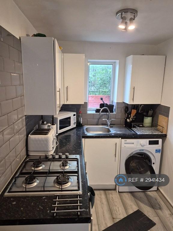House in Oldham, Greater Manchester - More