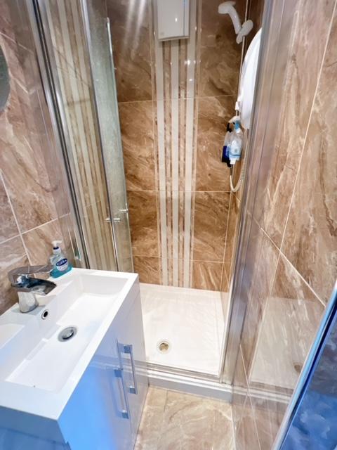 Apartment in Isleworth - View 5