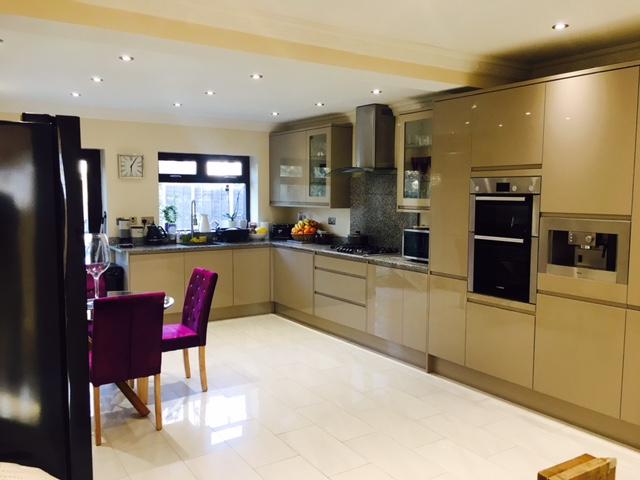 Apartment in Isleworth - More