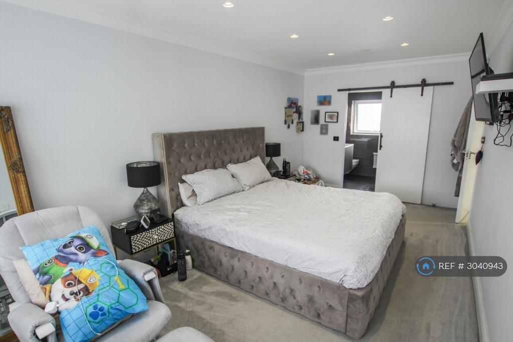 House in Woodford Green - View 3
