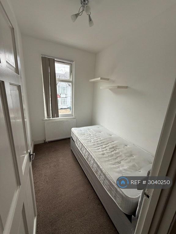 House in Harrow - View 3
