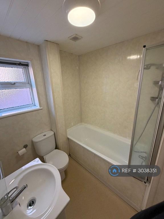 Apartment in Trafford, Greater Manchester - View 4