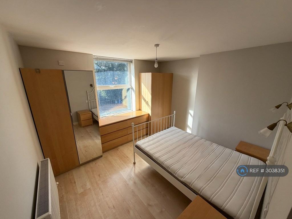 Apartment in Trafford, Greater Manchester - View 5