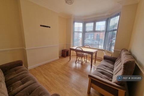 3 bedroom terraced house to rent, Kimberley Road, Leicester, LE2
