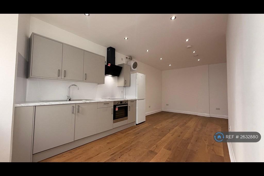 Apartment in Croydon - View 2