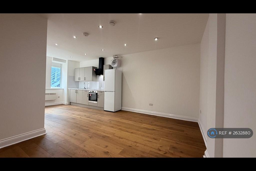 Apartment in Croydon - View 3
