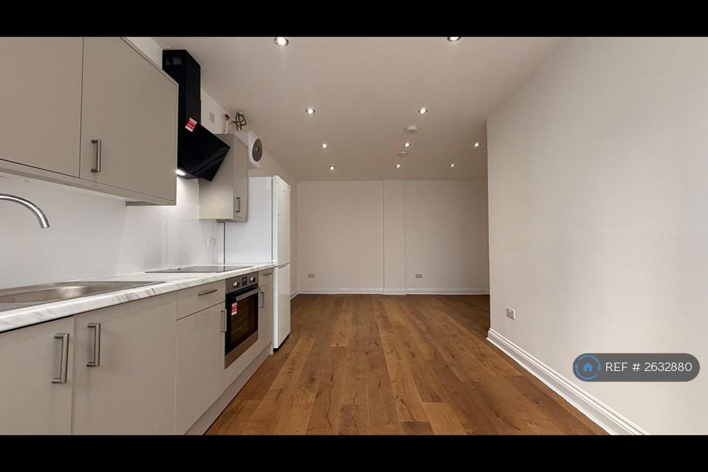 Apartment in Croydon - More