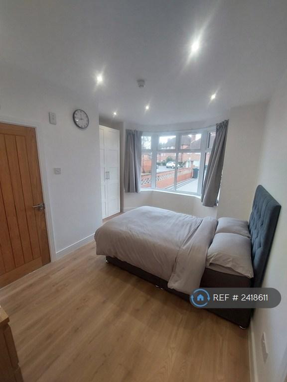 House in New Malden, West Barnes - View 2