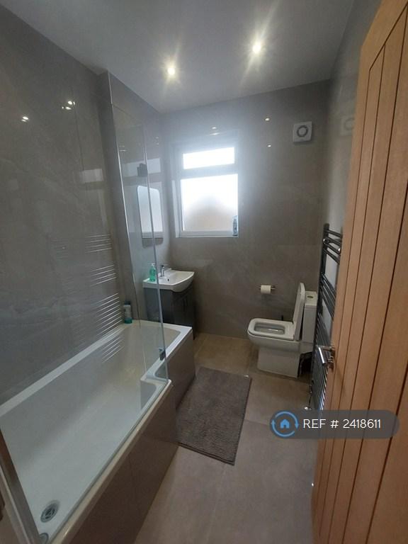 House in New Malden, West Barnes - View 5