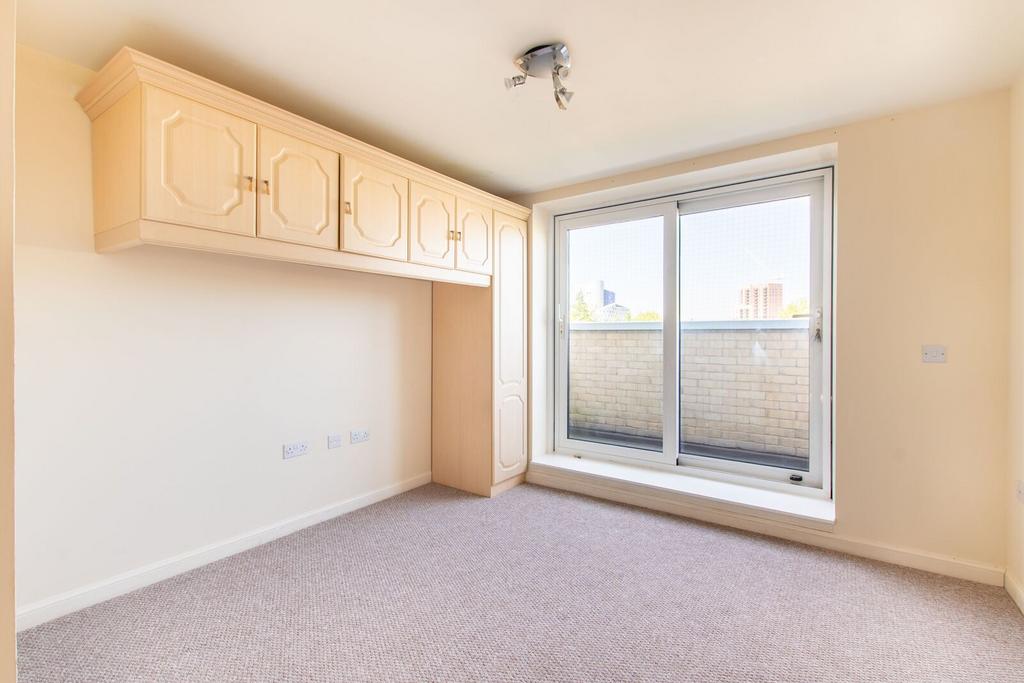 Apartment in Wembley - View 4