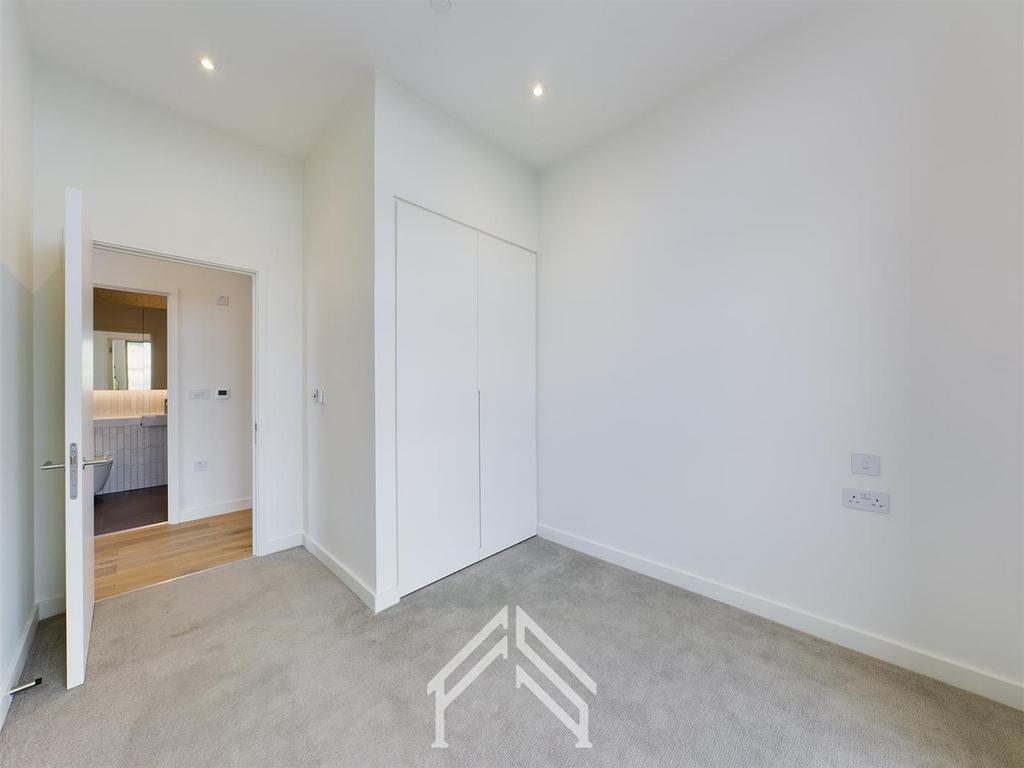 Apartment in Tottenham Hale - View 4