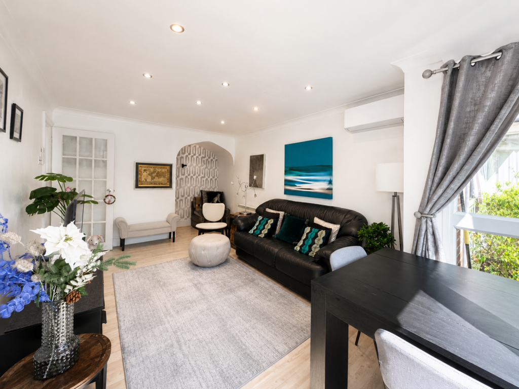 Apartment in London - View 3