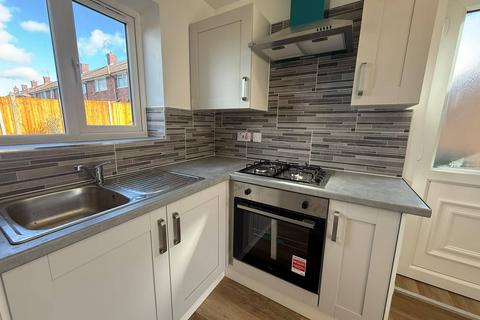 3 bedroom terraced house to rent, Leacroft, Willenhall, Walsall, WV12 5JZ