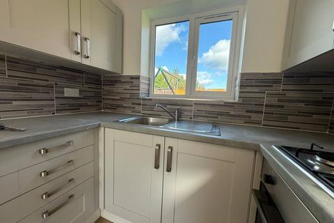 3 bedroom terraced house to rent, Leacroft, Willenhall, Walsall, WV12 5JZ