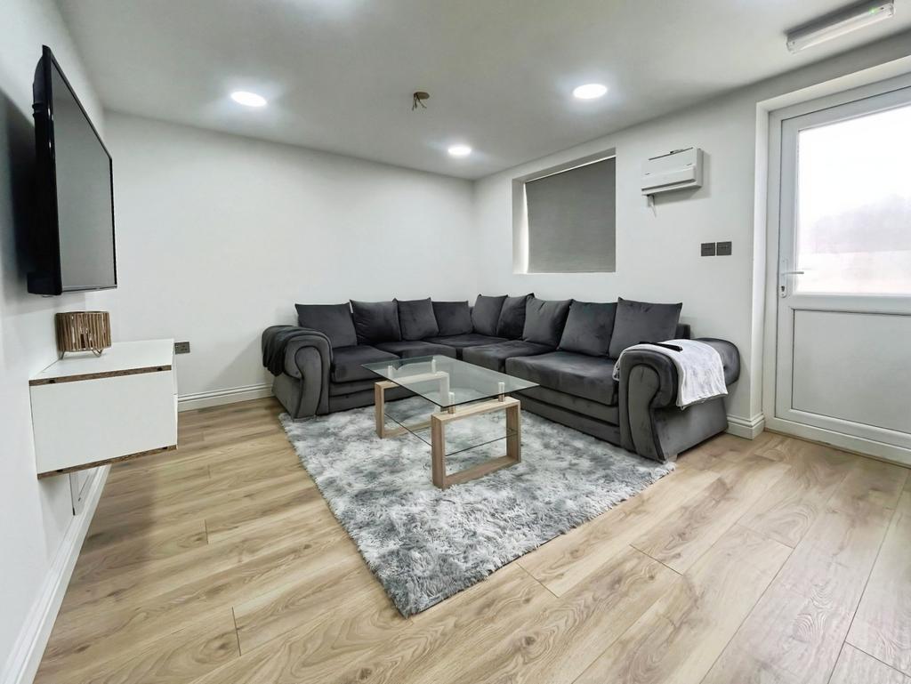 Apartment in Hounslow - View 2
