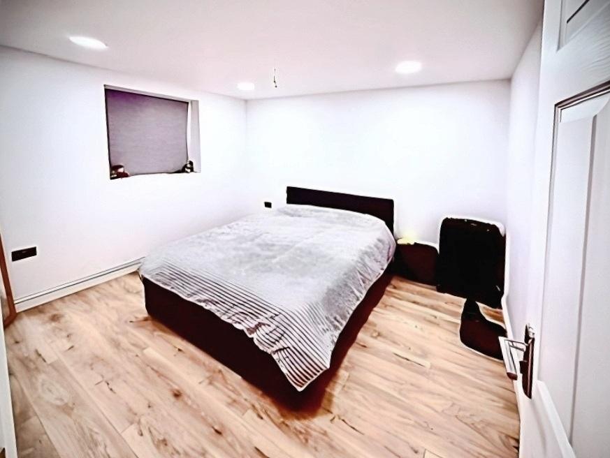 Apartment in Hounslow - View 3