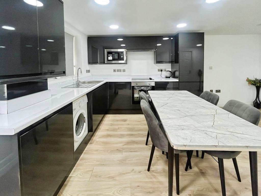 Apartment in Hounslow - More