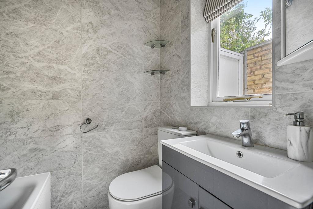 House in Twickenham - More
