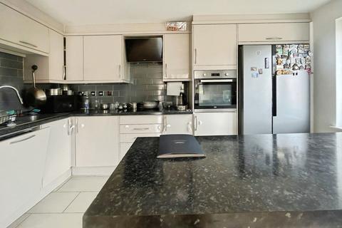 undefined, Blackburn Way, Hounslow , TW4