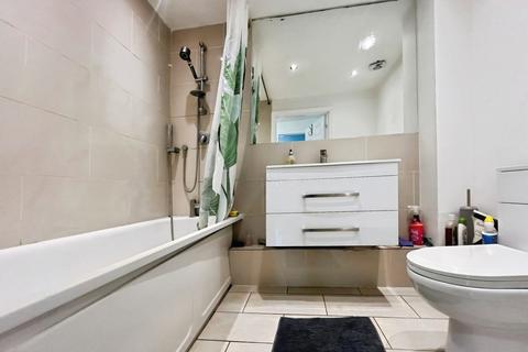 undefined, Blackburn Way, Hounslow , TW4