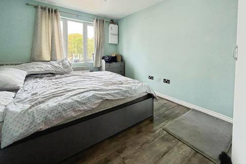 undefined, Blackburn Way, Hounslow , TW4