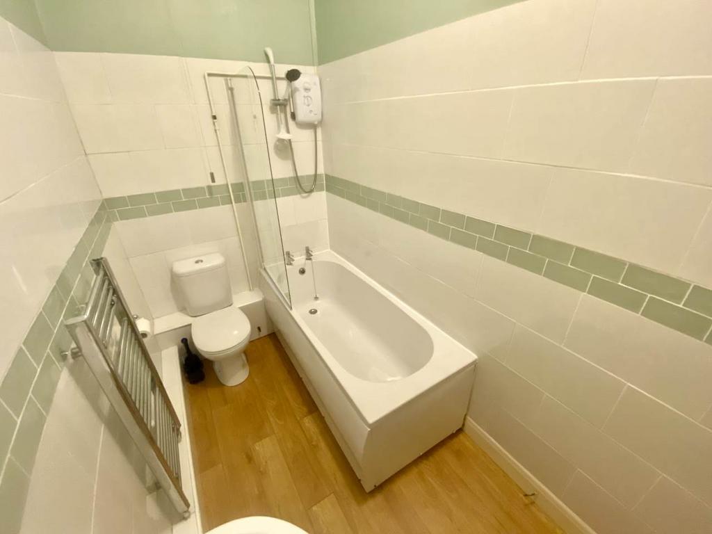 Apartment in Swansea, Brynmill, Uplands - View 2