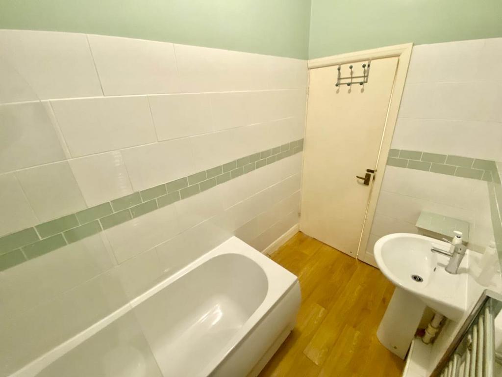 Apartment in Swansea, Brynmill, Uplands - View 3