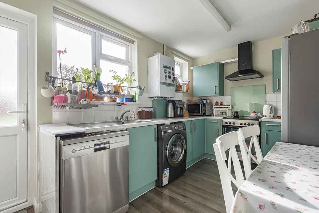 House in London, Royal Borough of Kingston upon Thames - View 2