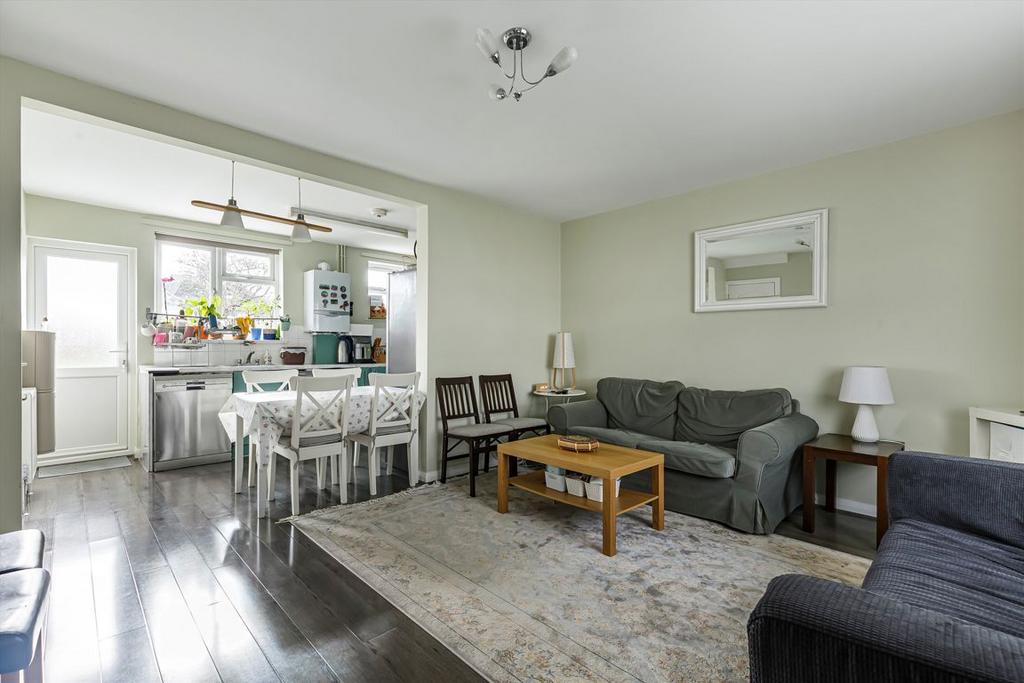 House in London, Royal Borough of Kingston upon Thames - View 4